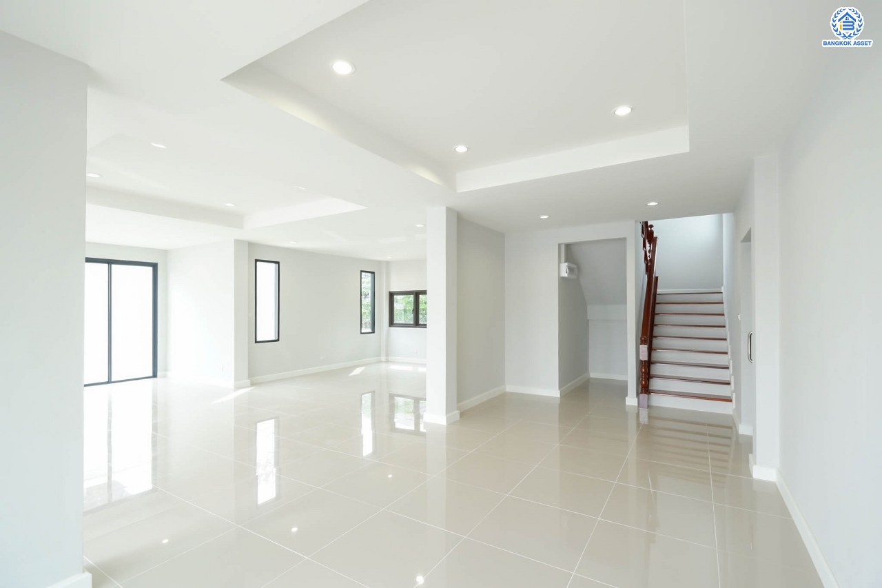 บ้านมือสองตกแต่งใหม่ โครงการ ซอยบรมราชชนนี60 เนื้อที่ 69.3 ตร.ว. พื้นที่ใช้สอย 236 ตร.ม. ฟังก์ชัน 3 ห้องนอน 3 ห้องน้ำ จอดรถได้ 2 คัน บนทำเลเดินทางสะดวก เชื่อมต่อหลายเส้นทาง  ใกล้เซ็นทรัลปิ่นเกล้า และทางคู่ขนานลอยฟ้าบรมราชชนนี